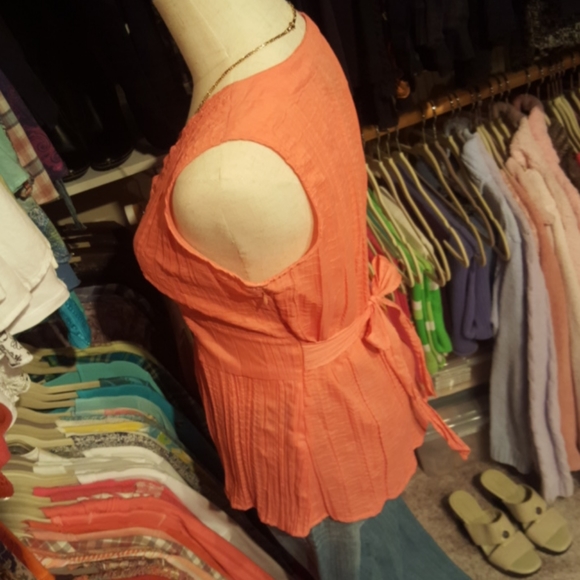 MYSTIQUE AURA PETITE ♡ Gorgeous Coral V Neck Embroidered Beaded Babydoll Top PS - Picture 10 of 14